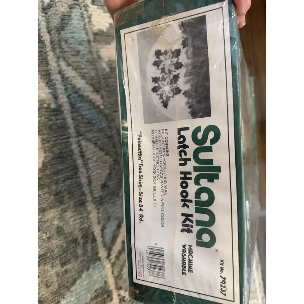 Sultana Poinsettia Tree Skirt Latch Hook KIT Christmas 34